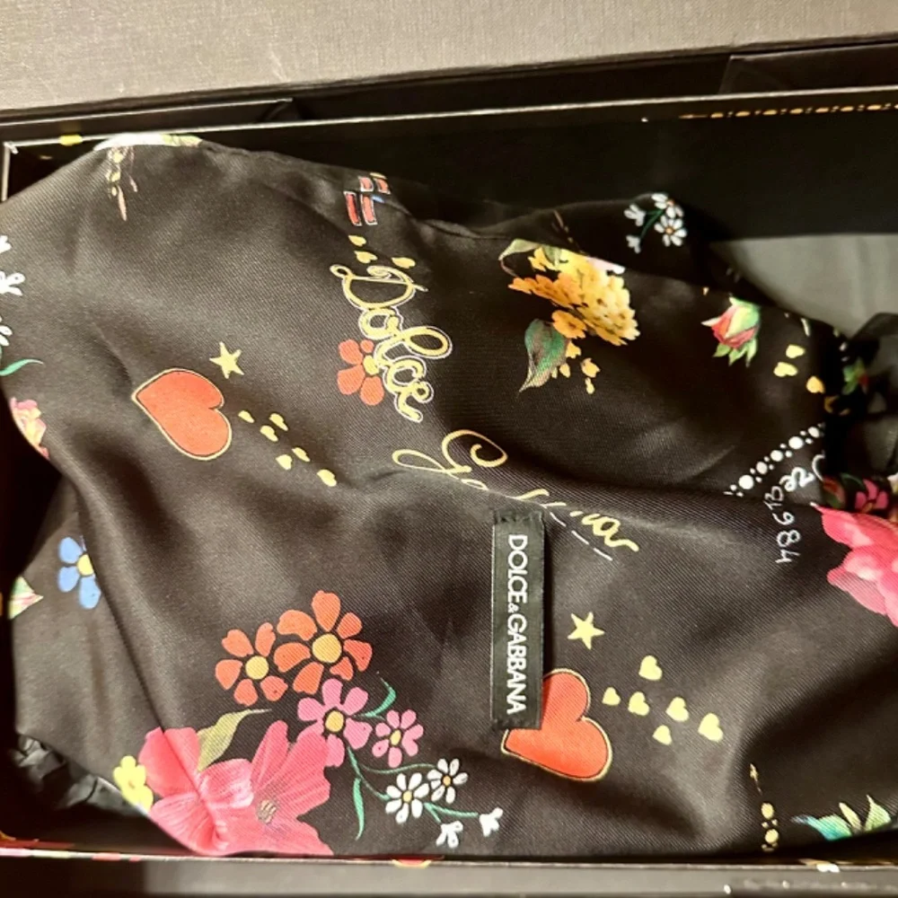 Dolce & Gabbana Mary Jane Heels - Picture 14 of 14